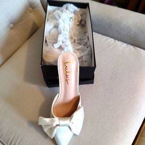 Women's Ivory Satin shoes 7.5